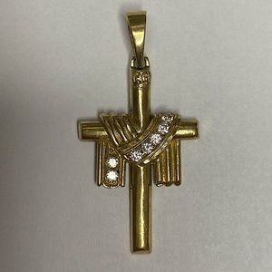 10k Cross Pendant